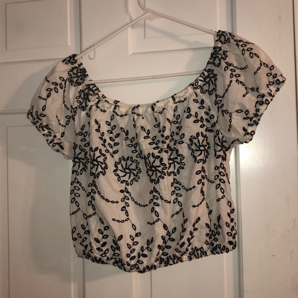 Black and white flowered top